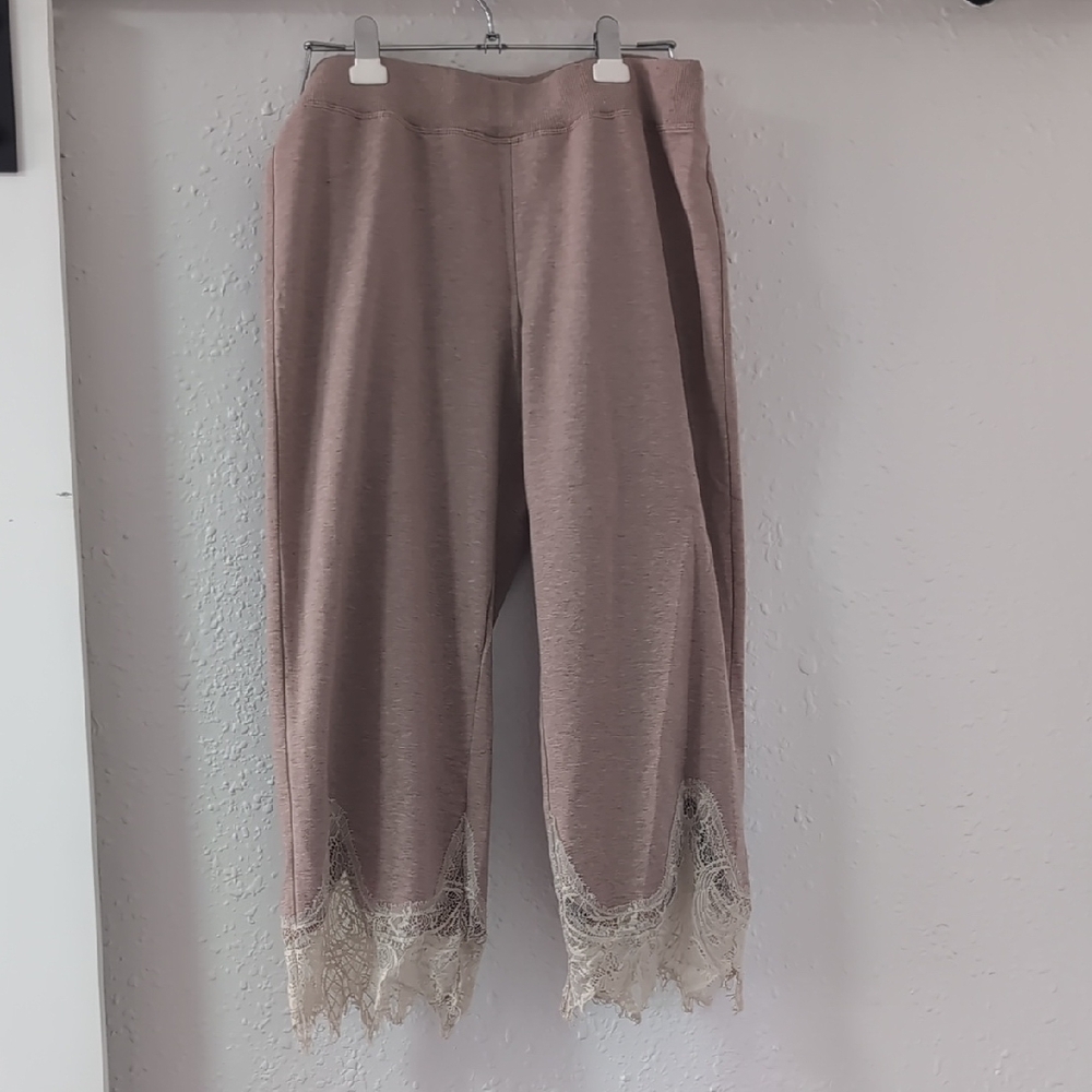 Boston Proper Tan Lace Trimmed Capri Sweatpants Women's Medium